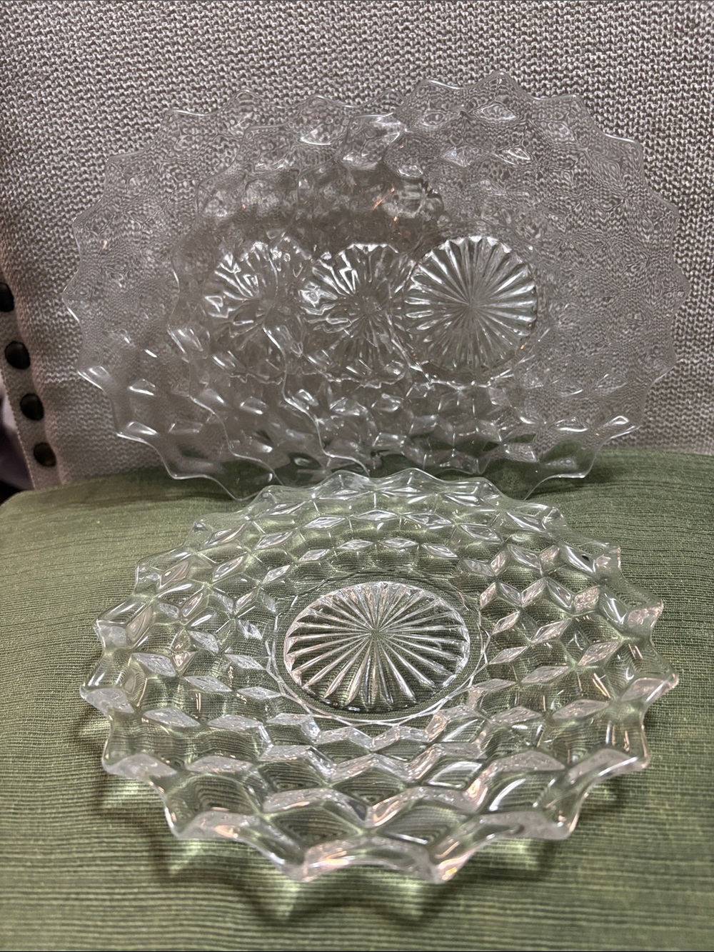 Clear Pressed Glass Starburst Plates - Set of 4 - Picture 2 of 5